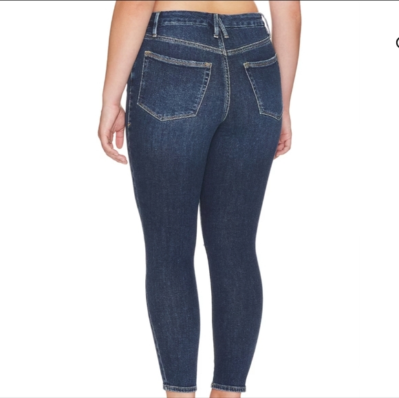 Good American Good Waist Crop Jeans in blue Indigo379 size 16W - Picture 4 of 17